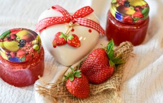 Erdbeern für Marmelade_ Haap_ Hofladen_ Erdbeerstände_ eigene Ernte
